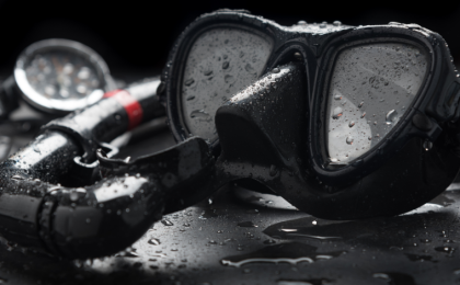 How to combat diving mask fogging?